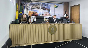 Vereadores aprovam desconto no salário de quem faltar sessões na Câmara