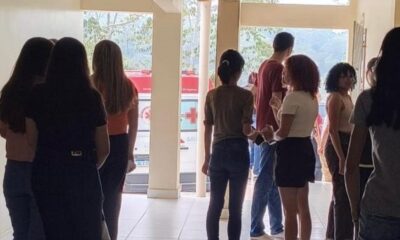 Alunos passam mal devido ao calor e fumaça em Cruzeiro do Sul