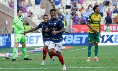 Na briga pelo título do Brasileirão, Fortaleza vence o Cuiabá e cola na liderança