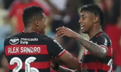 Fla vence Corinthians na estreia de Filipe Luís após muitas traves e um gol