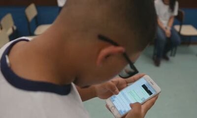 Proibição de celular nas escolas deve ser votada nesta quarta no Senado