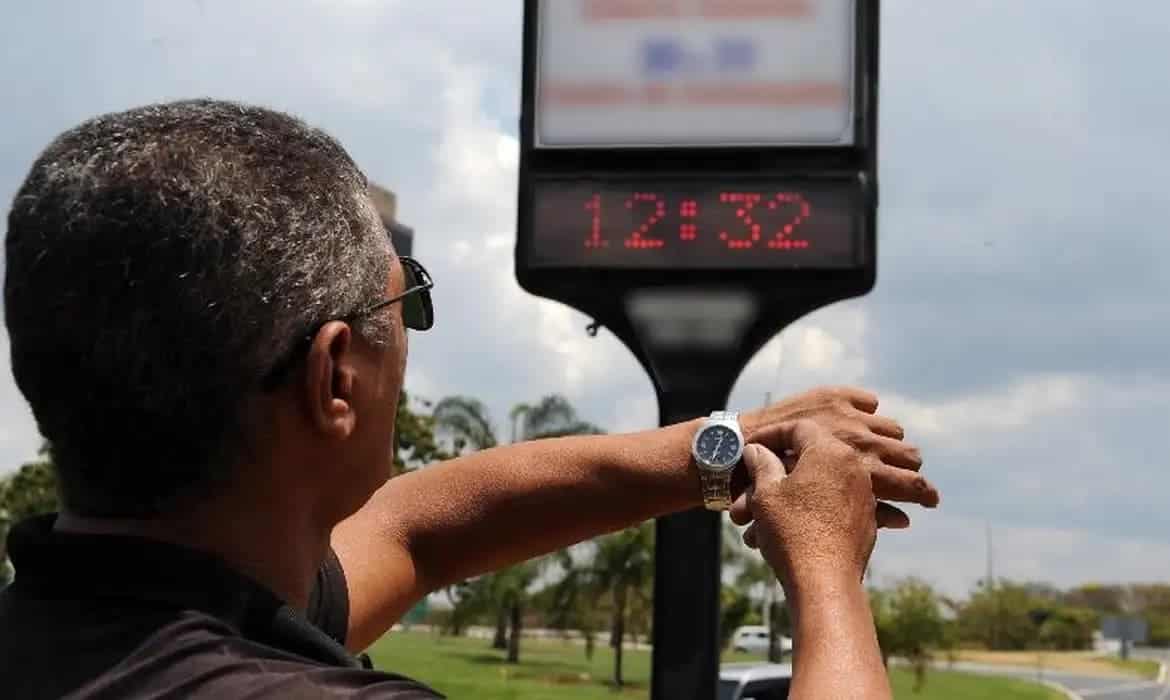 Governo toma decisão hoje (15) sobre o horário de verão; veja o que se sabe ac24horas