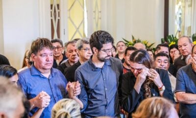 Filhos e viúva de Flaviano prestam homenagens durante velório no Palácio Rio Branco