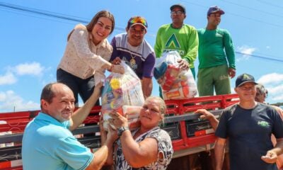 Prefeitura entrega 450 cestas básicas em bairro de Brasiléia