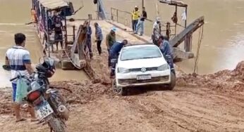 Vídeo: carro atola na rampa da balsa que faz travessia do Rio Acre em Xapuri