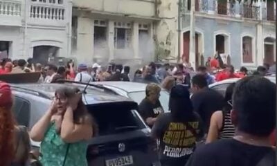 PMs usam balas de borracha e spray de pimenta contra professores em protesto