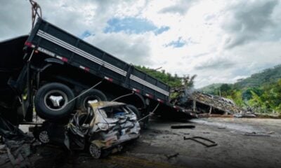 Motorista de carreta envolvida em acidente com 41 mortos se entrega à polícia