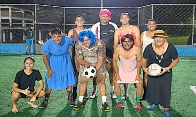 Futebol com roupas femininas: confraternização entre amigos vira show de bom humor no Quinari