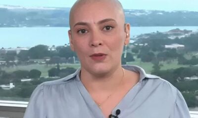 Com câncer, jornalista da CNN Brasil retorna ao trabalho careca e faz desabafo