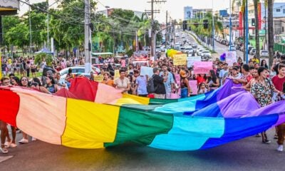 Sem carros de som, Parada LGBT+ reúne milhares de pessoas em Rio Branco