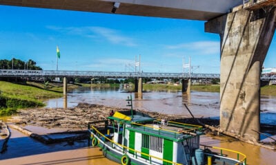 Com cheia do Rio, Deracre inicia retirada de balseiros de pilares de pontes em Rio Branco