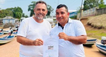 Zezinho Barbary celebra entrega de equipamentos em Porto Walter