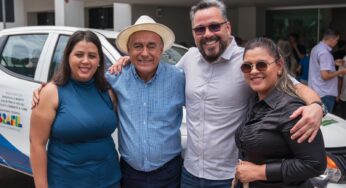 Alan Rick garante recurso e organização de assistência social ganha caminhonete 0 km