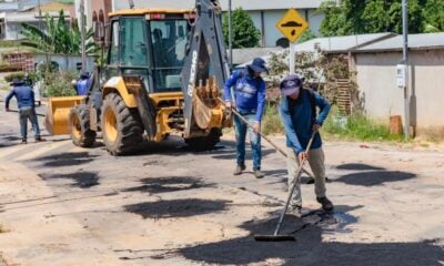 Cruzeiro do Sul recebe asfalto para seguir operação tapa-buracos