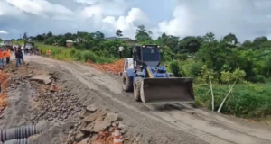 Trecho da BR-364 em Tarauacá é restabelecido após rompimento causado por chuvas intensas.