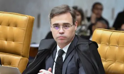 Mendonça vota para impedir Moraes e Dino em julgamento de Bolsonaro