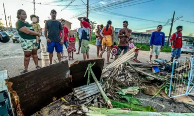 Moradores do Portal da Amazônia fazem manifestação contra falta de água