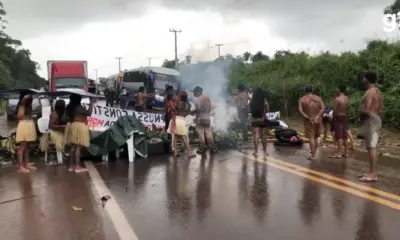 Protesto de indígenas bloqueia trecho de rodovia no Pará