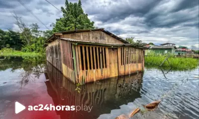 Cheia do Rio Acre inunda bairro Ayrton Senna e causa crise mediante situação