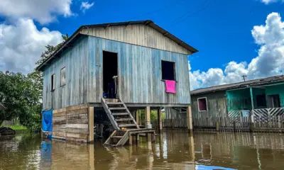 Cheia do rio Acre alaga Travessa Santa Terezinha na Seis de Agosto