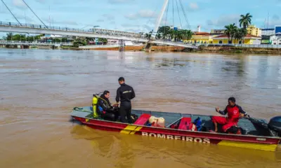 Bombeiros retomam busca por jovem que desapareceu após pular da ponte