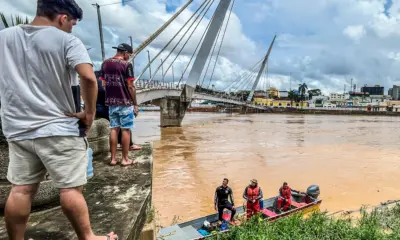 Bombeiro pede para jovens evitarem usar o rio Acre como diversão na cheia