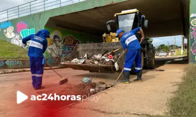 Equipes da prefeitura iniciam limpeza nos bairros após vazante do Rio Acre