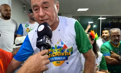 Sob chuva, Bocalom acompanha desfile de blocos no encerramento do Carnaval 2025