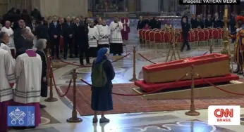 Quem é a freira amiga do papa Francisco que quebrou protocolo