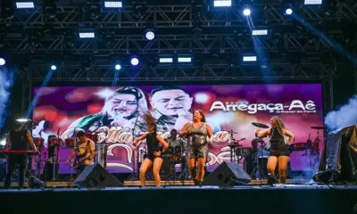 Banda Arregaçaê anima público na Festa do Trabalhador na Arena da Floresta