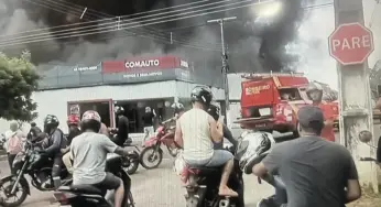 Fogo teria iniciado em carro que aguardava conserto no Juruá
