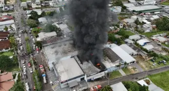 Sete pessoas são atendidas e uma vai para o hospital após incêndio