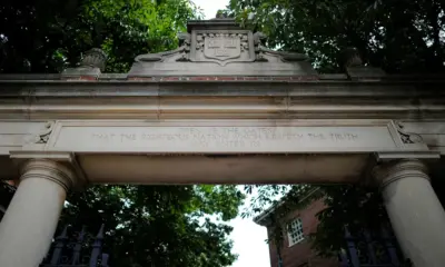 Juíza impede Trump de revogar matrículas de estrangeiros em Harvard