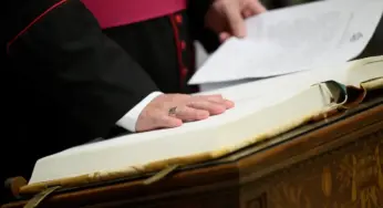Cardeais entram em reclusão antes do conclave para eleger novo papa
