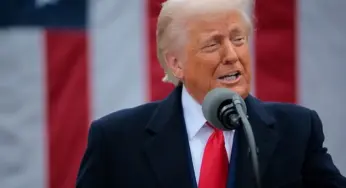 Trump comemora volta do tarifaço e acusa juízes: “É puro ódio?”