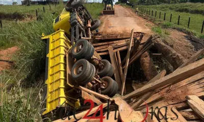Caminhão despenca em Igarapé após ponte improvisada ceder no interior do Acre