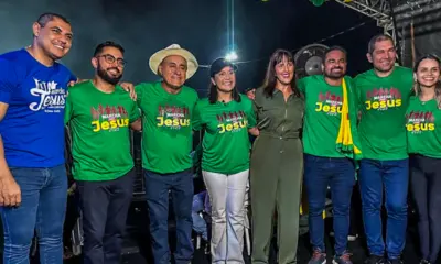 Políticos são chamados ao palco e pastor adverte: “tenham prudência e equidade”