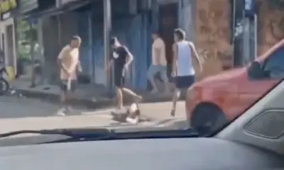 Homem é agredido enquanto fica preso de cabeça para baixo em bueiro em Manaus