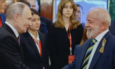 Lula e outros líderes usam símbolo polêmico em desfile militar na Rússia