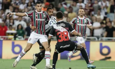 Com gol no fim, Fluminense vence Vasco e cola no G4 do Brasileirão