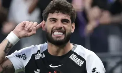 Corinthians supera desfalques, grita gol com ‘delay’ e afunda Santos no Z4