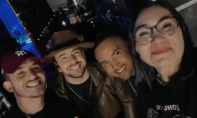 Acreana canta com Murilo Huff na Festa do Peão, em São Paulo