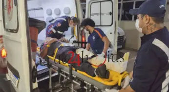 Colisão entre motos e caminhonete deixa homem com fratura na perna em Rio Branco