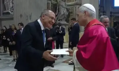 Alckmin entrega convite de Lula ao papa Leão XIV para visitar o Brasil durante a COP 30
