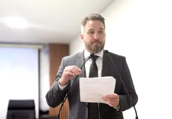 Felipe propõe adesivo para identificar transporte de pessoas com TEA