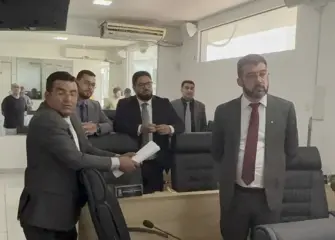 Sessão da Câmara é suspensa por falta de quórum e revolta vereadores