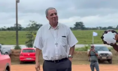 Bispo Joaquín Pertíñez é recebido com louvor e pandeiro em paróquia