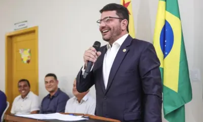 Gladson cumpre agenda no Juruá com autorização de reforma em escolas