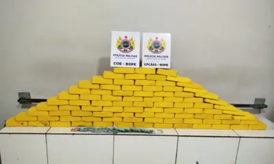 Dupla é presa com 90 quilos de cocaína na Transacreana