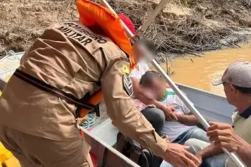 Homem fica ferido após colisão entre embarcações em Sena Madureira